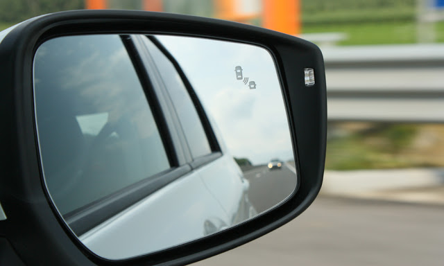 Nissan Safety Shield: Blind Spot Warning