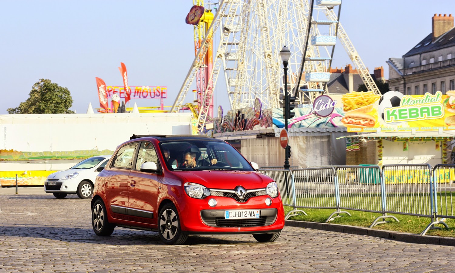 2014 Renault Twingo in Nantes, France | Photo © Raphael Gürth/autofilou.at