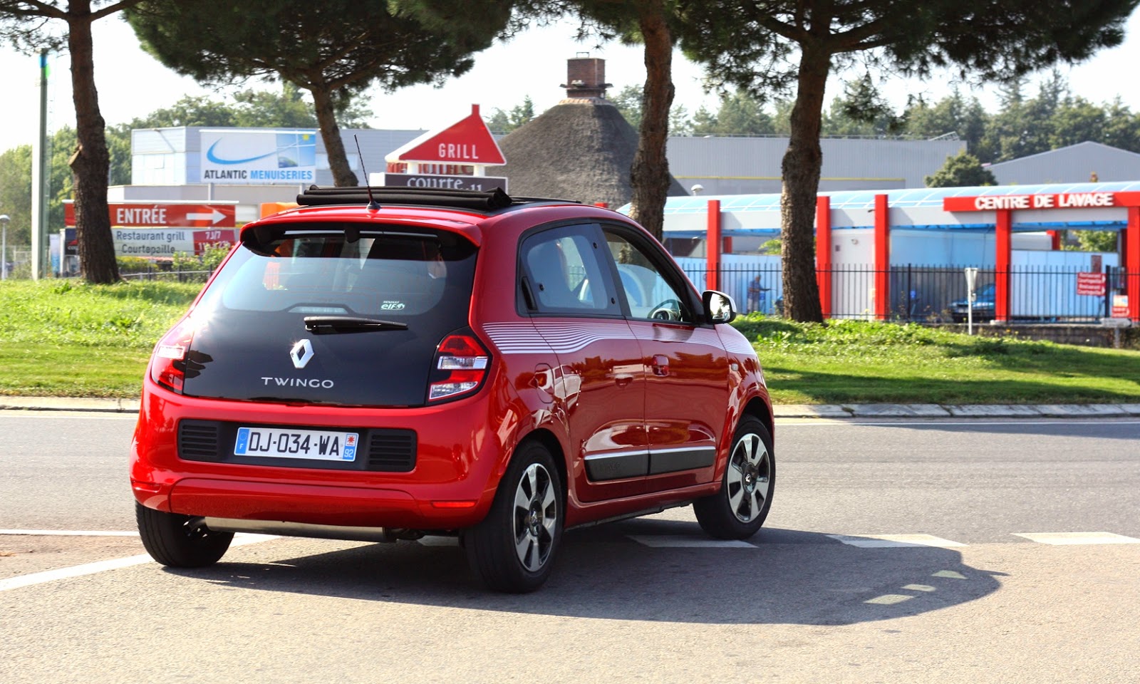 2014 Renault Twingo in Nantes, France | Photo © Raphael Gürth/autofilou.at