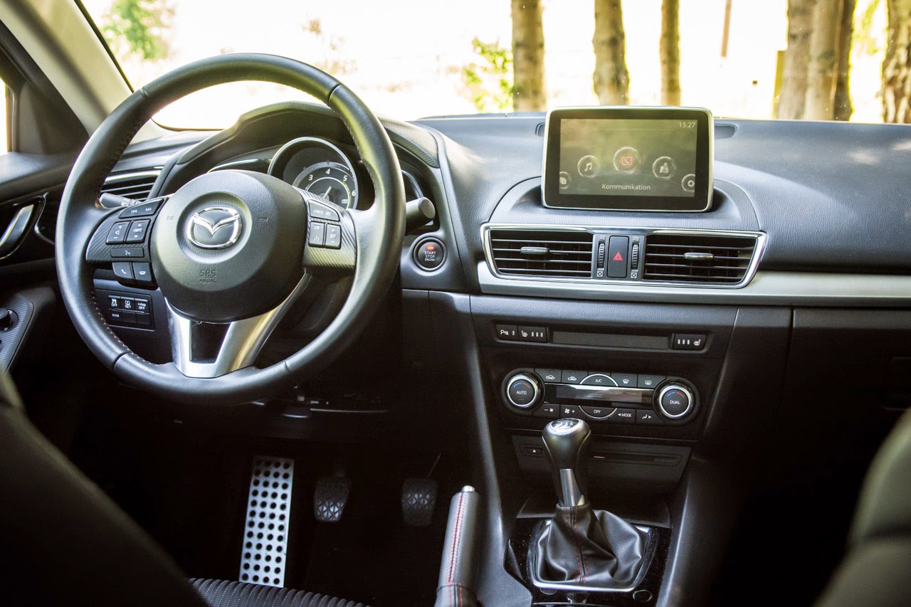 2014 Mazda3 Limousine CD150 Revolution | Photo © Christoph Adamek/autofilou.at