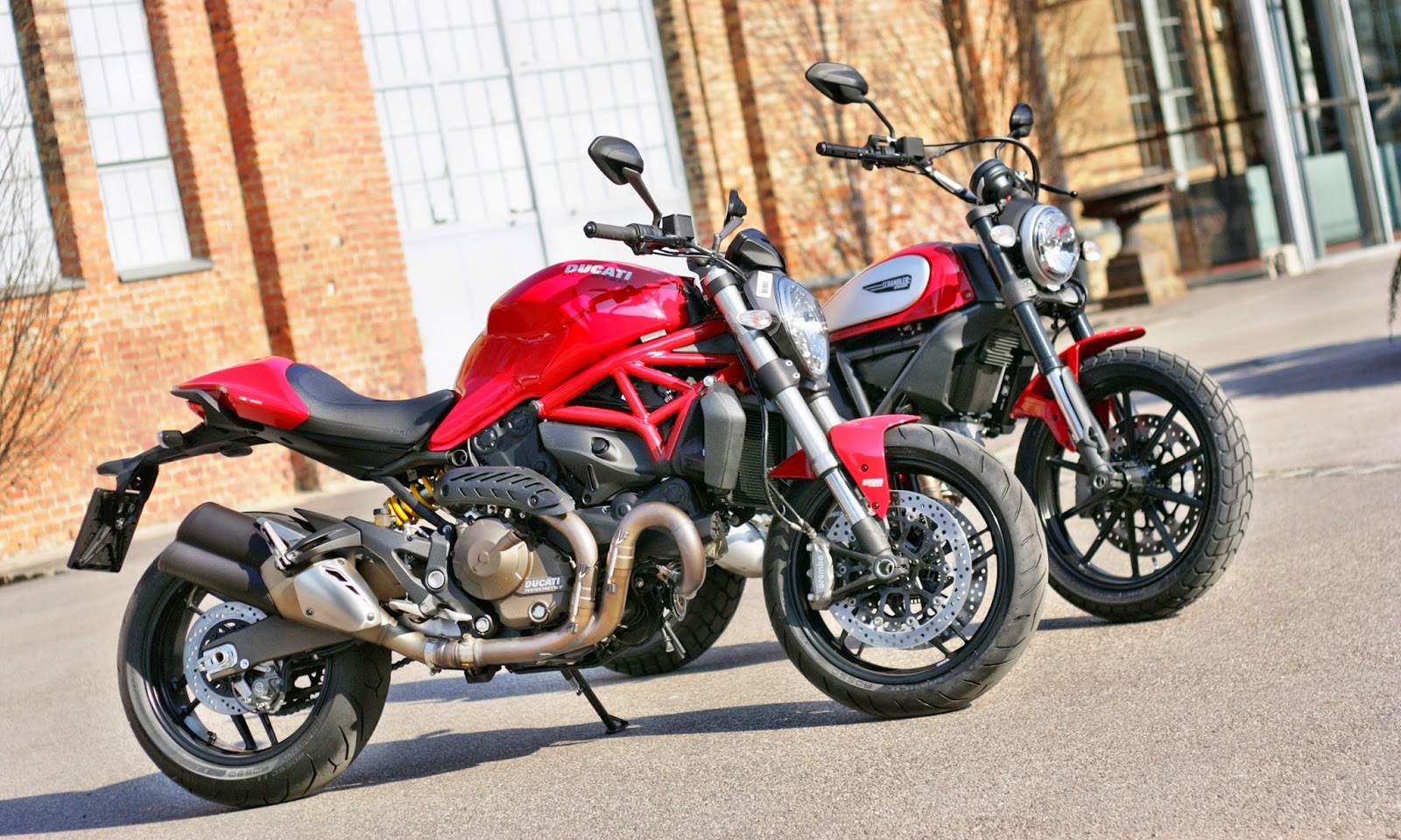 2015 Ducati Monster 821 & 2015 Ducati Scrambler | Photo © Raphael Gürth/autofilou.at