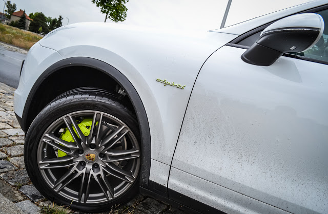 2015 Porsche Cayenne S E-Hybrid | Photo © Gerhard Piringer/autofilou.at