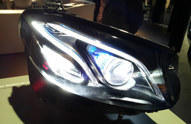 MULTIBEAM-LED-Scheinwerfer der 2016er Mercedes-Benz E-Klasse | Photo © Raphael Gürth/autofilou.at