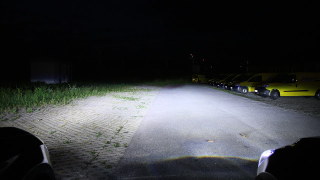LED-Abblendlicht: 2014 Seat Leon (li.) + 2015 Mazda2 (re.) | Photo © Raphael Gürth/autofilou.at
