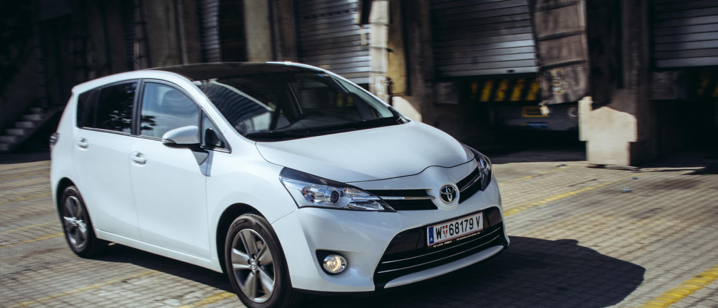 2015 Toyota Verso D-4D Active Test Review white weiß