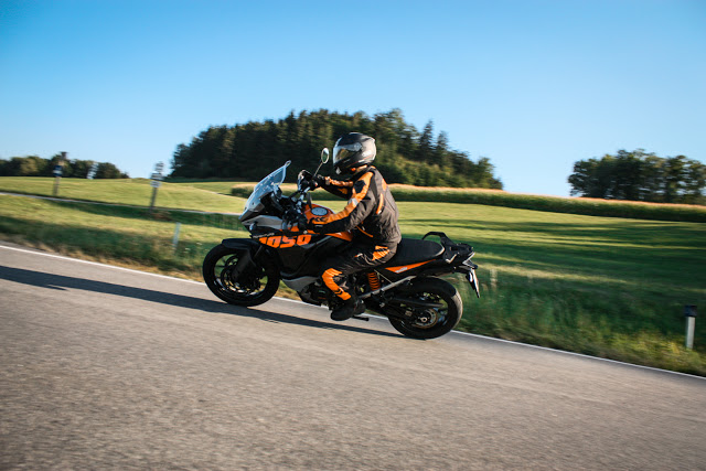 2015 KTM 1050 Adventure | Photo © Raphael Gürth/autofilou.at 