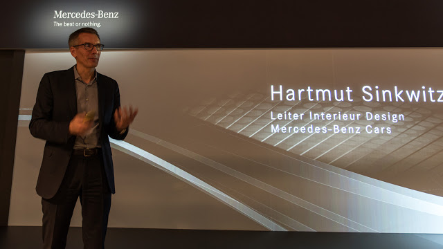 Hartmut Sinkwitz präsentiert das 2016er Mercedes-Benz E-Klasse Interieur | Photo © Christoph Adamek/autofilou.at