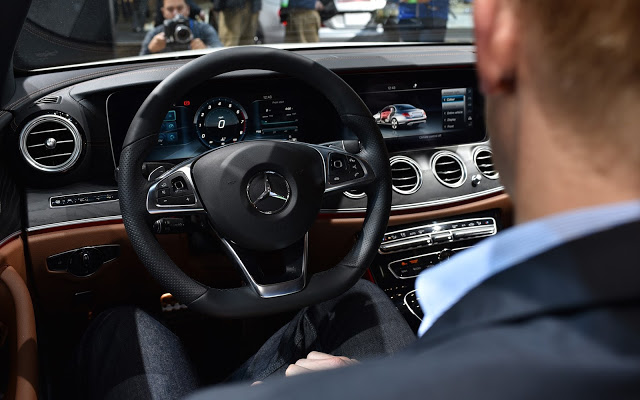 2016 Mercedes-Benz E-Klasse interieur interior steering lenkrad NAIAS
