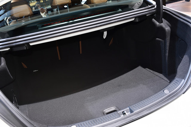2016 Mercedes-Benz E-Klasse kofferraum trunk space room NAIAS