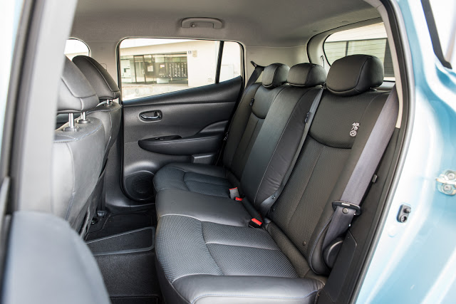 2015 Nissan LEAF Tekna 24 kWh Rücksitz rear seat
