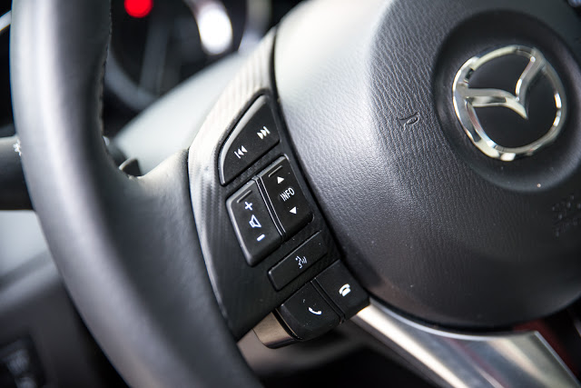 Mazda CX-3 G150 Revolution Top test review tasten steering