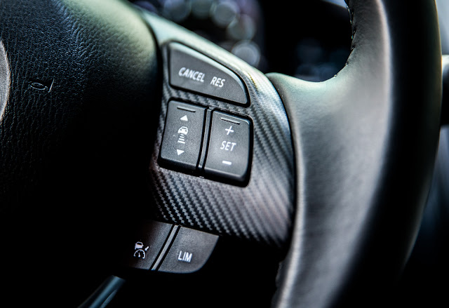 Mazda CX-3 G150 Revolution Top test review tasten steering