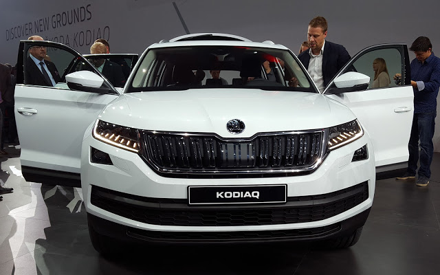 Škoda Kodiaq front white led weiß vorne grill scheinwerfer