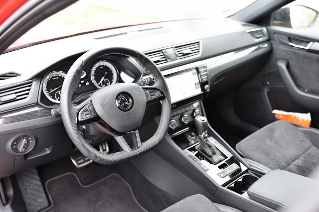 Škoda Sport Combi Wachauring test Superb Octavia Fabia Line review