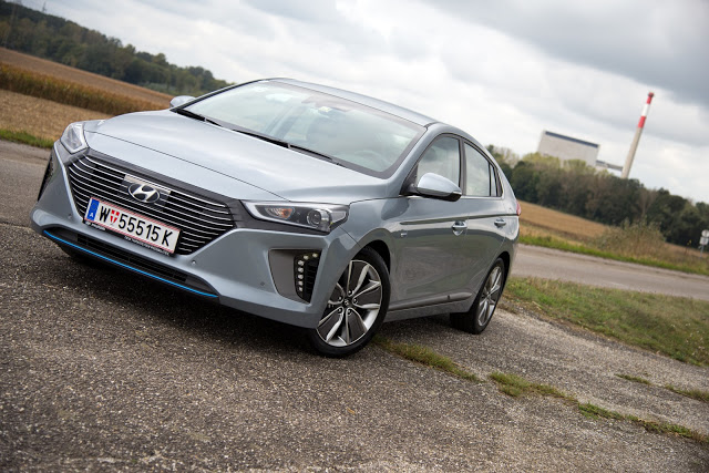 Hyundai IONIQ Hybrid first test drive review fahrbericht