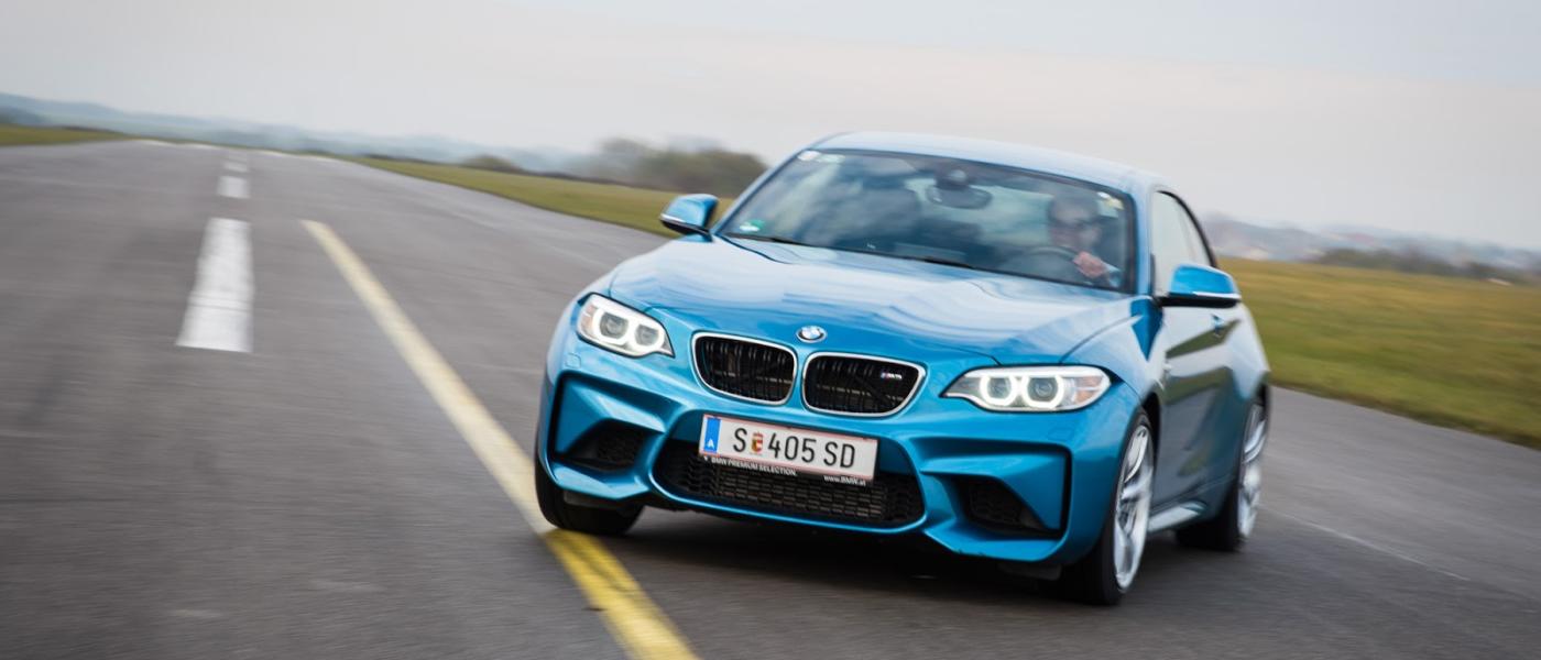 2016 BMW M2 Coupé Test Review long beach blue blau