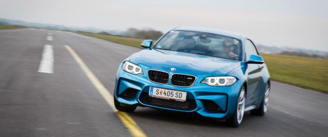 2016 BMW M2 Coupé Test Review long beach blue blau