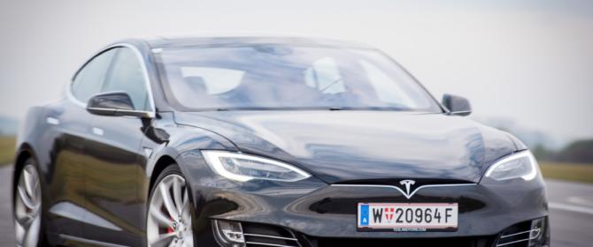 2016 Tesla Model S P90D Ludicrous Test Review