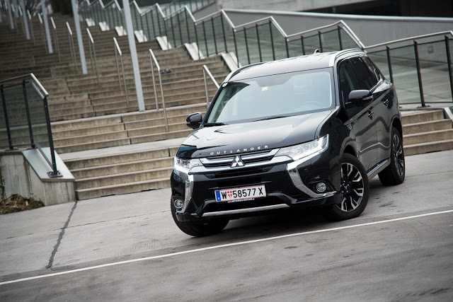 2016 Mitsubishi Outlander PHEV Instyle test review fahrbericht drive