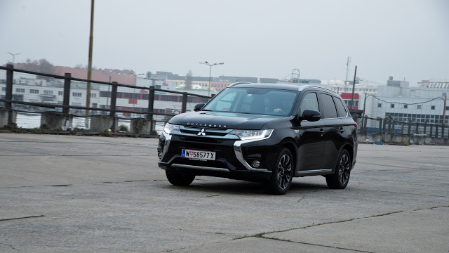 2016 Mitsubishi Outlander PHEV Instyle test review fahrbericht drive