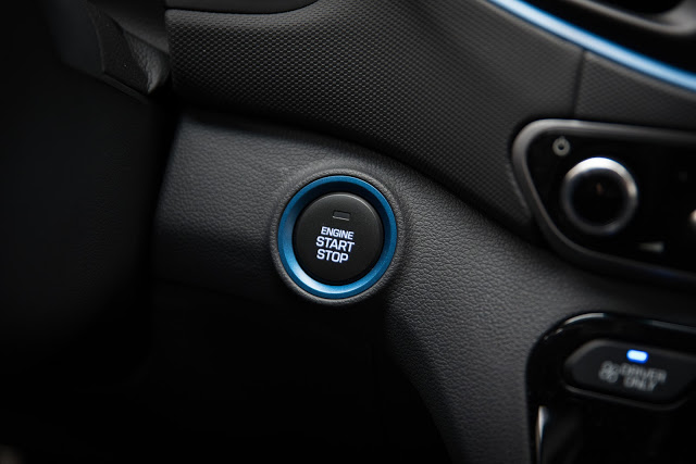 Hyundai Ioniq Hybrid Style 1.6 GDI test review fahrbericht blue blau