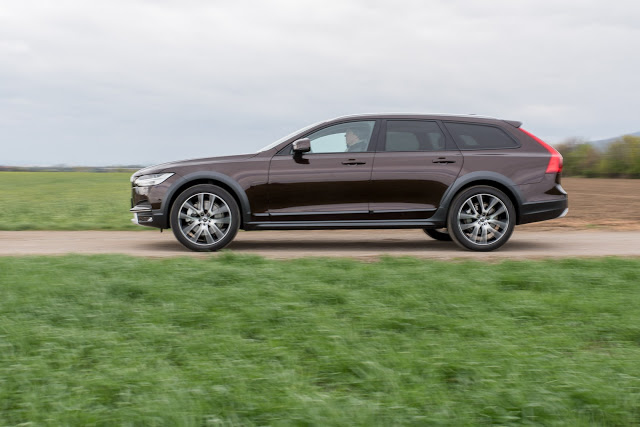 2017 Volvo V90 Cross Country T5 AWD test review
