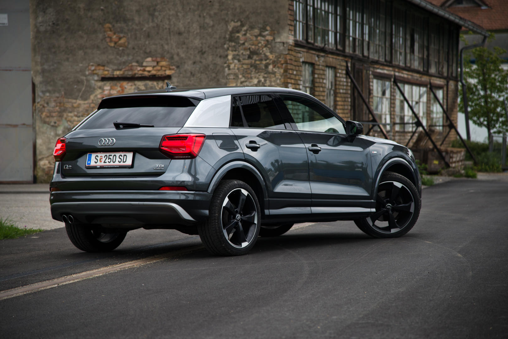 Audi Q2 - Kit Film Décoratif Original Quattro Argenté Extérieur - Inscription Fleuret 81A064317Z7G