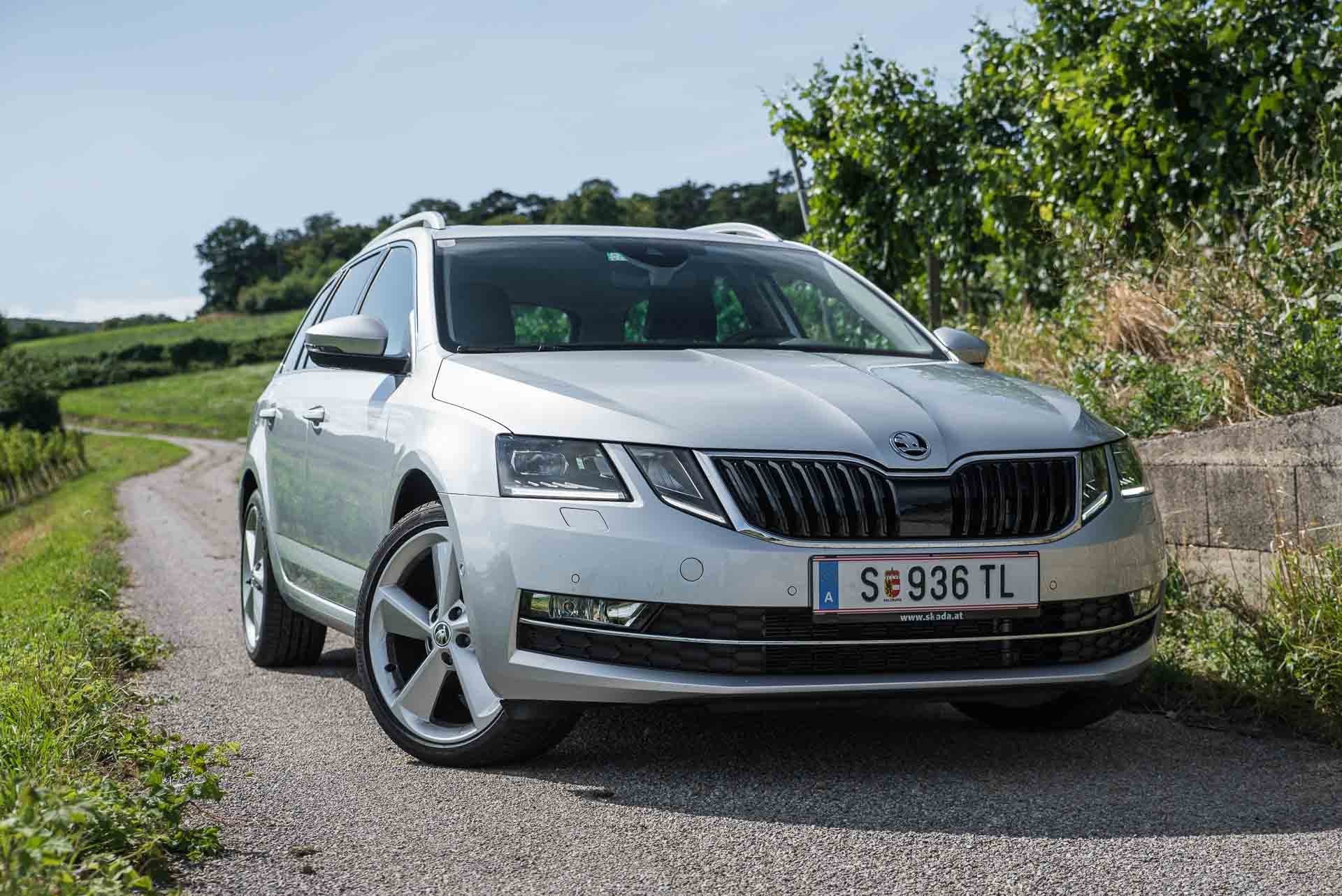 Купить шкода 2017 года. Skoda Octavia Combi Style. Skoda Octavia 2018.