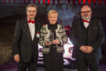 Dan Vardie, Autobest-Gründer und -Chairman, mit Linda Jackson, Citroën-CEO, und Ilia Seliktar, Jurypräsident