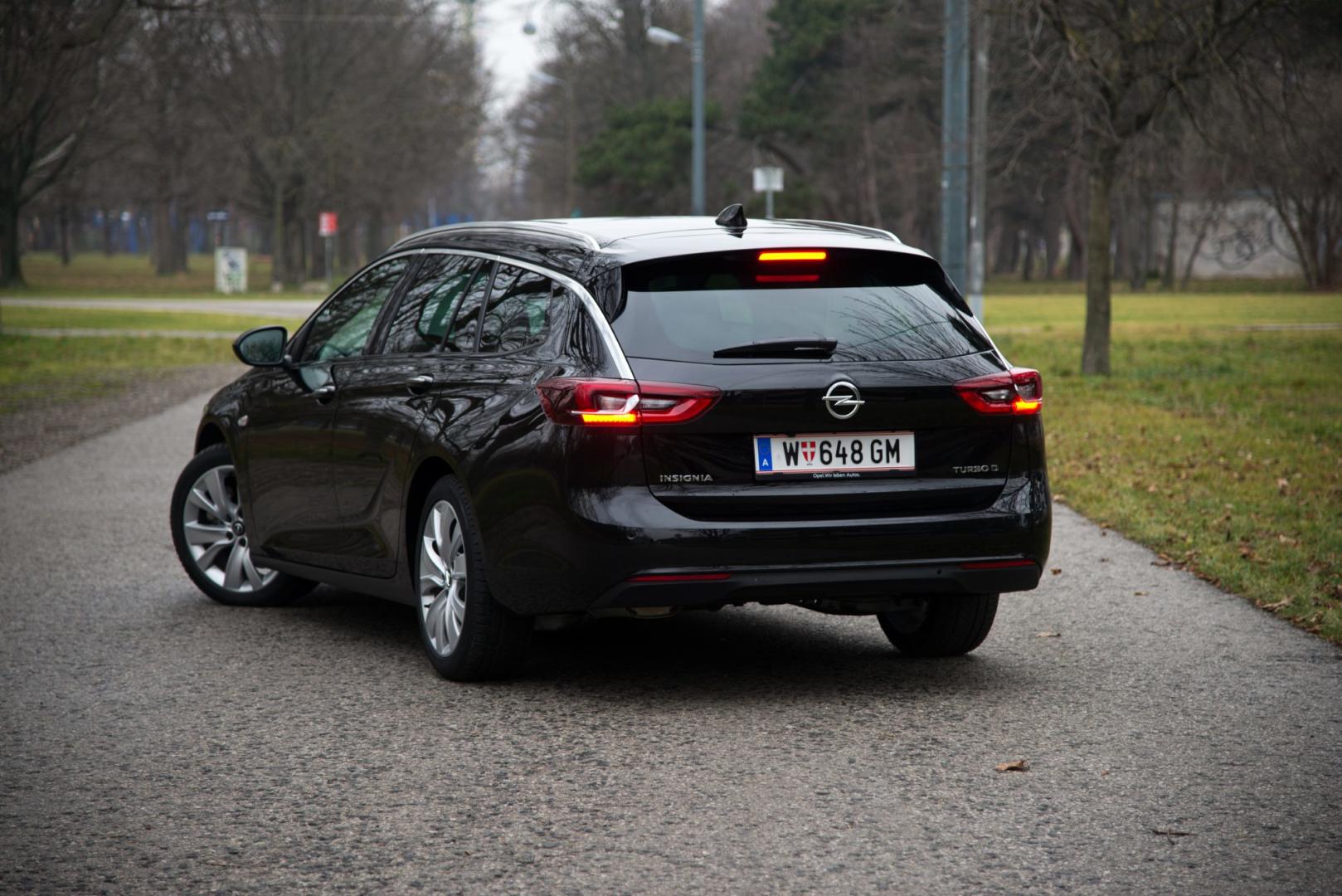 Der Opel Insignia Sports Tourer Exclusive 2.0 CDTI BlueInjection Im ...