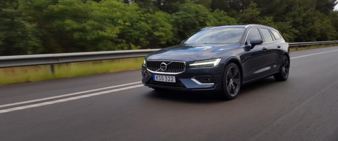 2018 2019 Volvo V60 test drive review D4 T6 wagon station