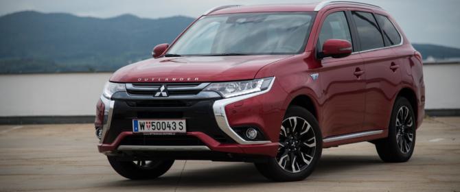 2018 Mitsubishi Outlander PHEV Instyle Connect test review red hybrid