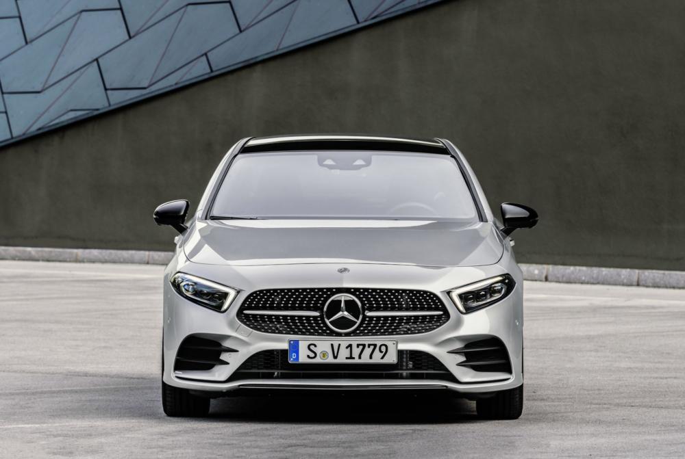 Vergleich 2019 Mercedes Benz A Klasse Limousine Vs Cla Coupé Autofilou