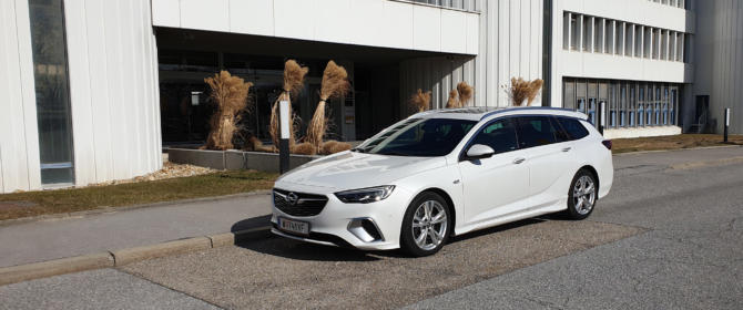 Opel Insignia GSi Sports Tourer CDTI Diesel Test Review 210 white weiß