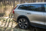 2018 Volvo V60 Cross Country AWD D4 test review