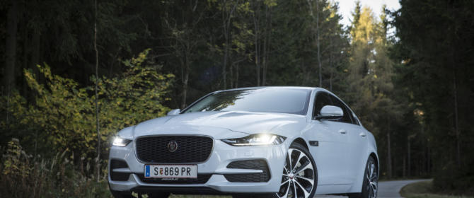 2019 Jaguar XE D180 RWD HSE test review white weiß facelift automatic