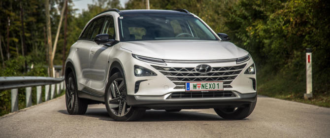 2019 Hyundai NEXO Test Review Wasserstoff Brennstoffzelle Fuel Cell Electric Vehicle weiß white