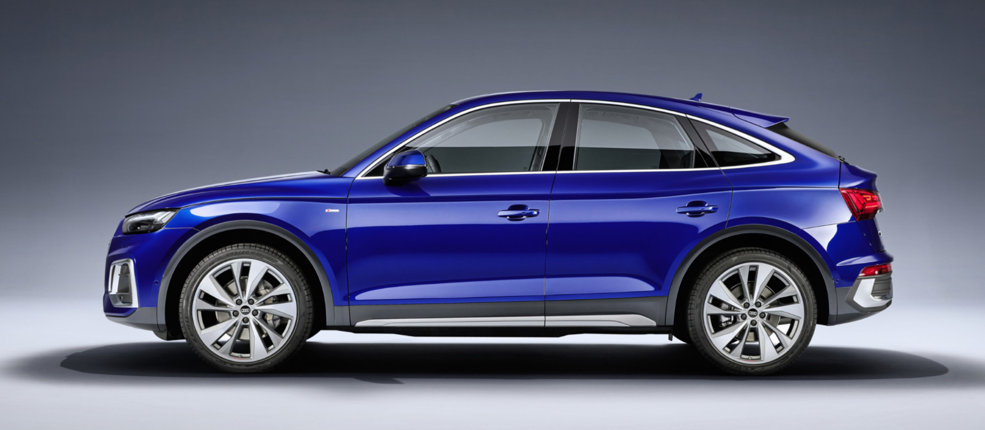 VERGLEICH 2021 Audi Q5 vs. 2021 Audi Q5 Sportback autofilou