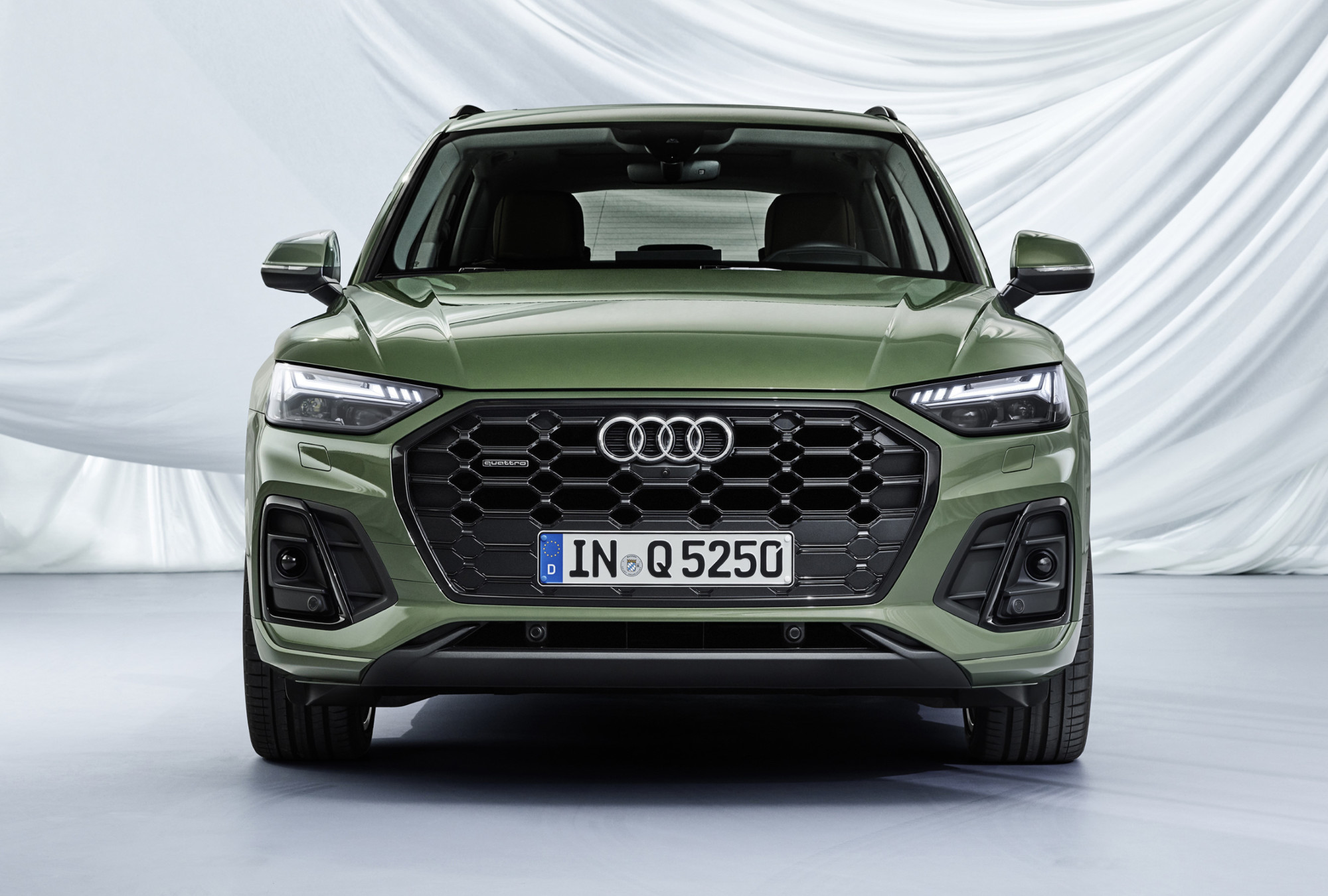 VERGLEICH 2021 Audi Q5 vs. 2021 Audi Q5 Sportback autofilou