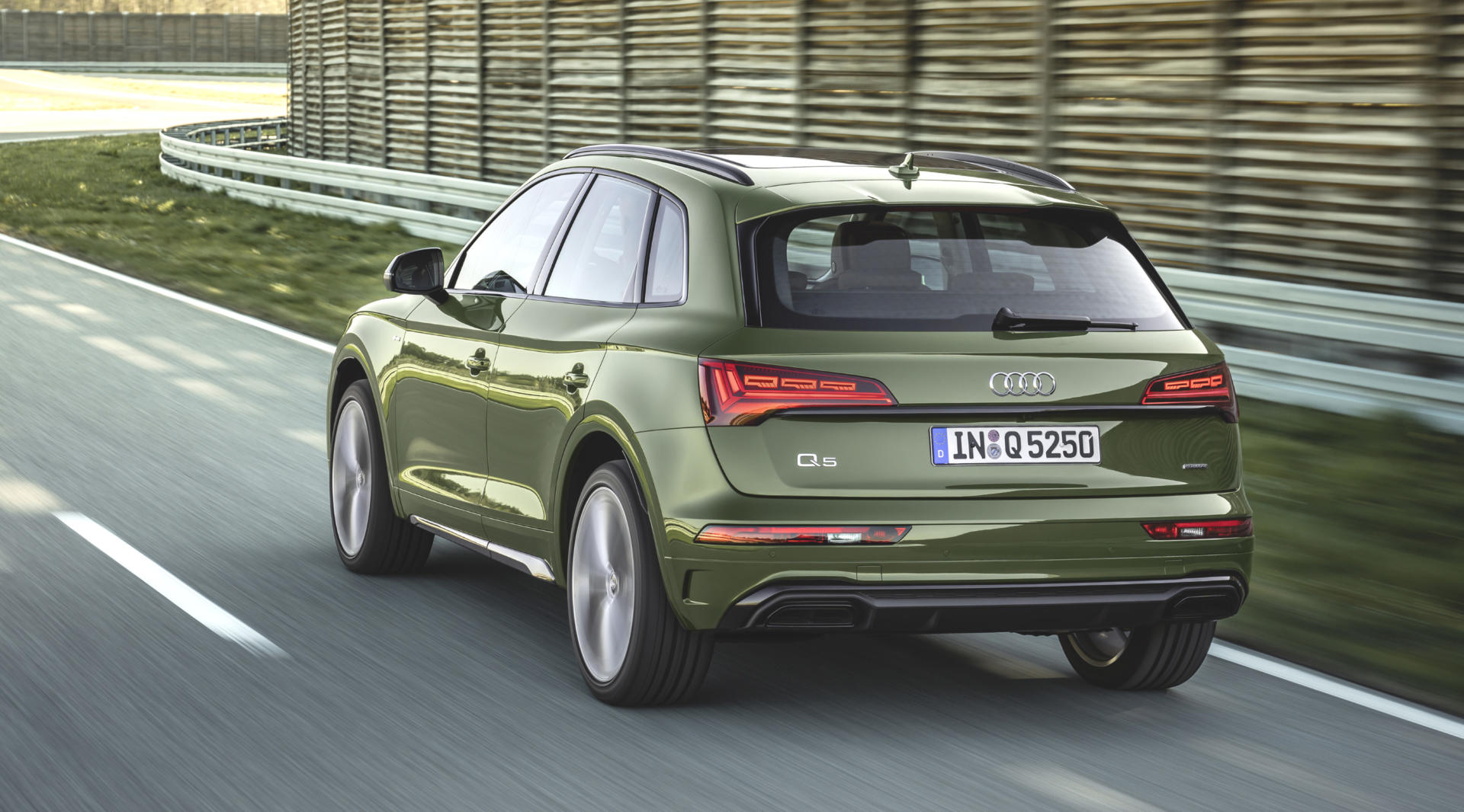 VERGLEICH 2021 Audi Q5 vs. 2021 Audi Q5 Sportback autofilou