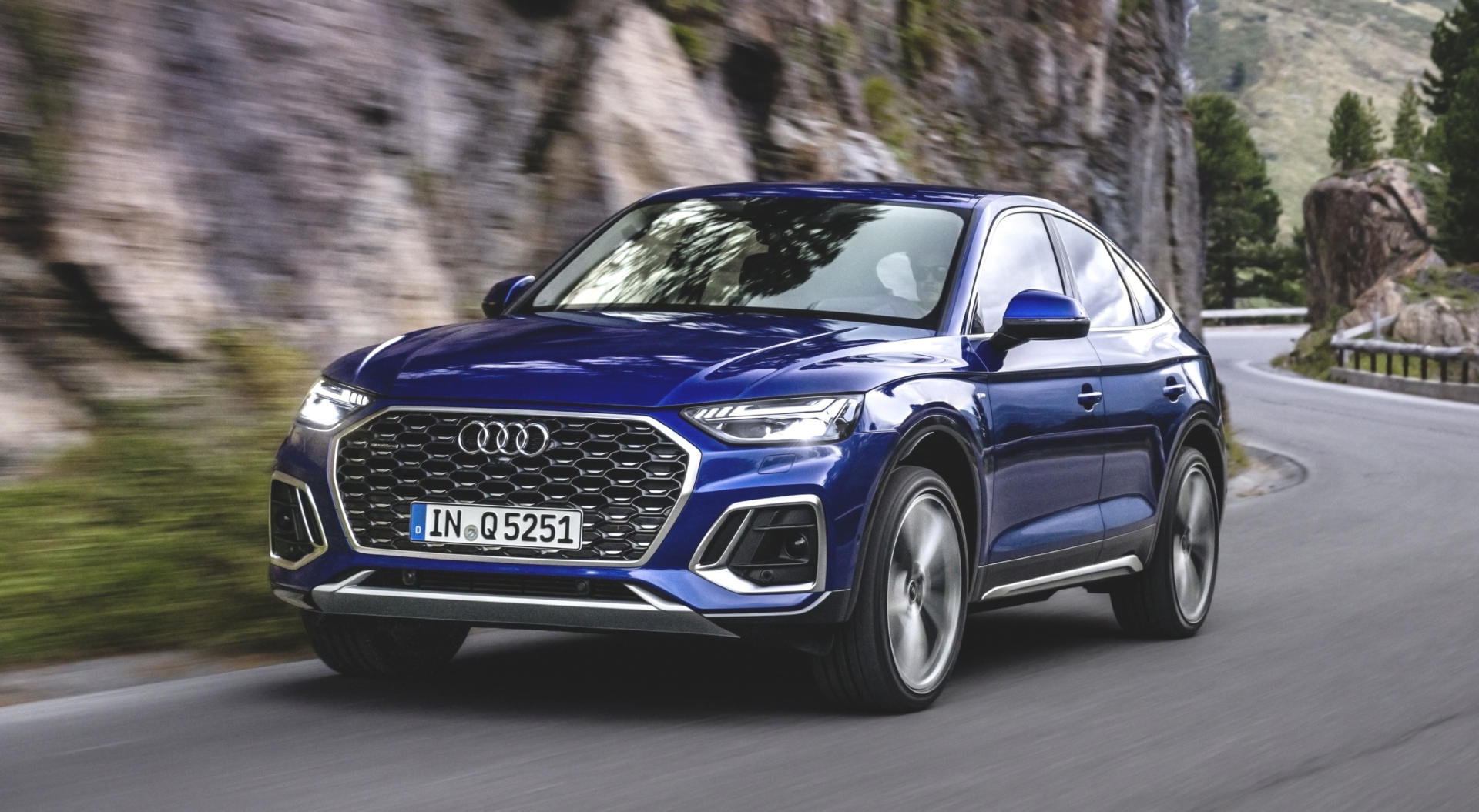 VERGLEICH 2021 Audi Q5 vs. 2021 Audi Q5 Sportback autofilou