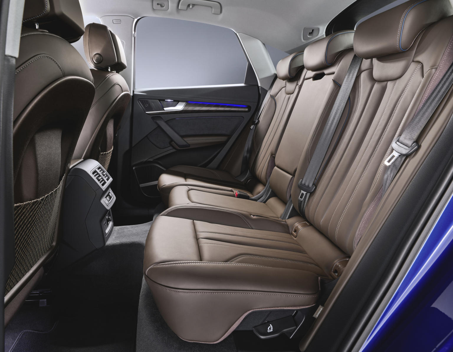 VERGLEICH 2021 Audi Q5 vs. 2021 Audi Q5 Sportback autofilou