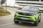 2021 Opel Mokka 1.2 96 kW 8AT GS-Line Mokka-e Ultimate-e test review fahrbericht grün weiß