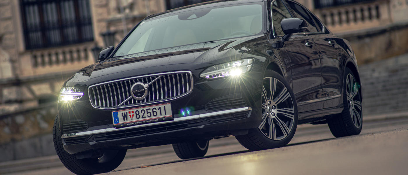 2021 Volvo S90 T8 Recharge AWD test review