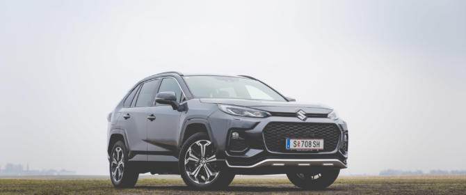 Suzuki Across schräg vorne
