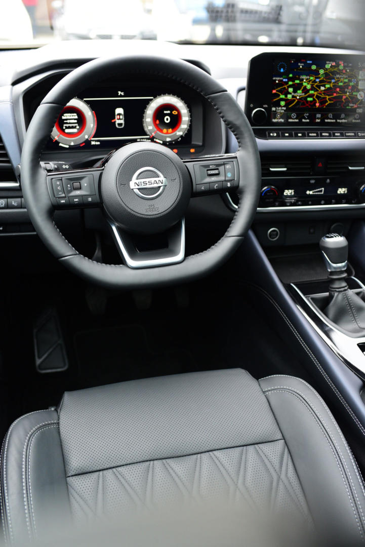 2021 Qashqai Tekna+ Interieur Interior Nappa Leder Leather Steering Wheel Lenkrad Monitor Display