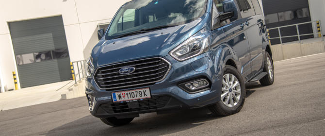 2020 Ford Tourneo Custom 320 L1 PHEV EcoBoost test review