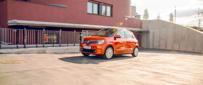2021 Renault Twingo Electric Vibes R80 Test Review Fahrbericht Valencia Orange