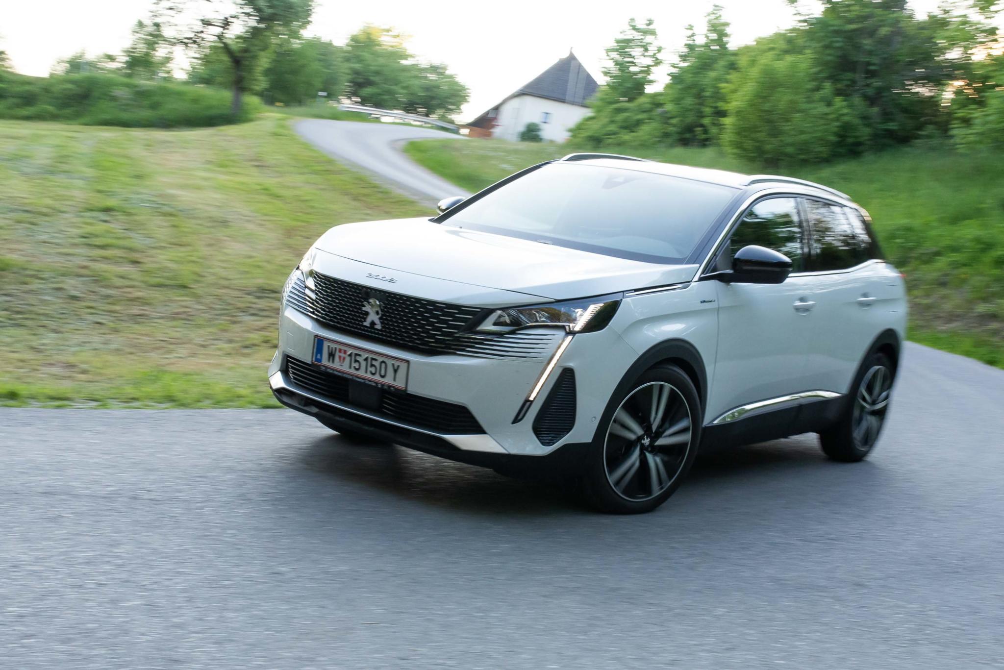 der-2021-peugeot-3008-gt-pack-hybrid4-300-eat-8-im-test-autofilou