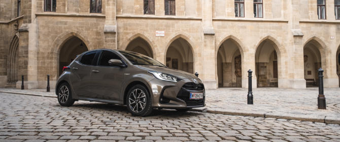2021 Toyota Yaris Design Hybrid 1,5 VVT-i CVT test review fahrbericht Oxide Bronze Metallic